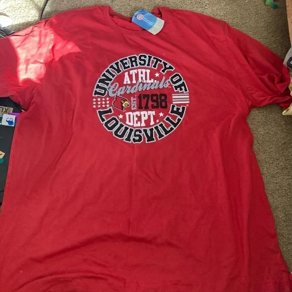 Mens Louisville Cardinals Tshirt NWT